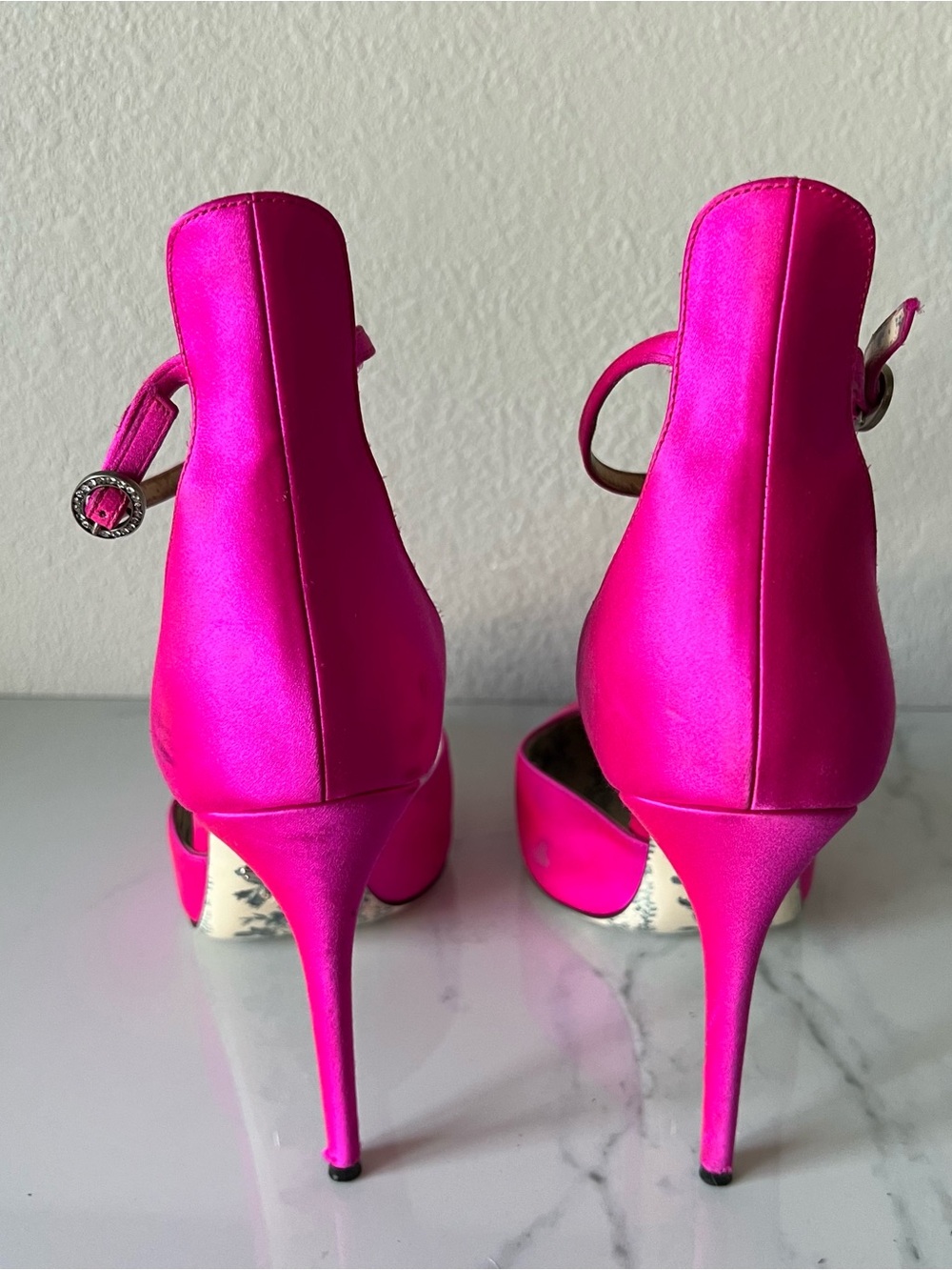 Gucci Daisy d'Orsay Ankle Strappy Pumps Fuchsia Satin 105 Size 38.5 (8.5 US) - Picture 5 of 11